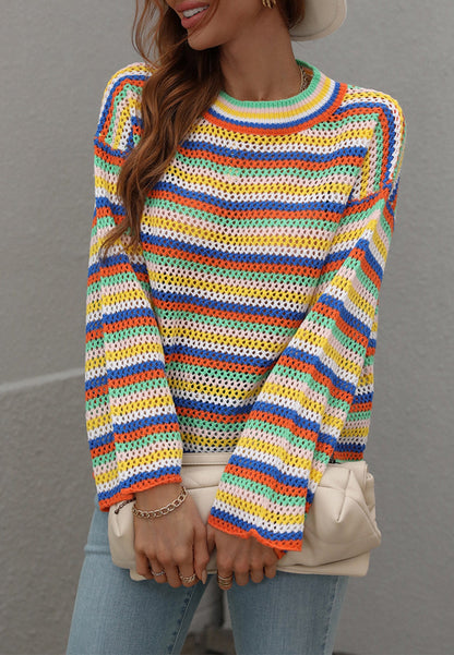 Suéter tejido a crochet con rayas de colores 