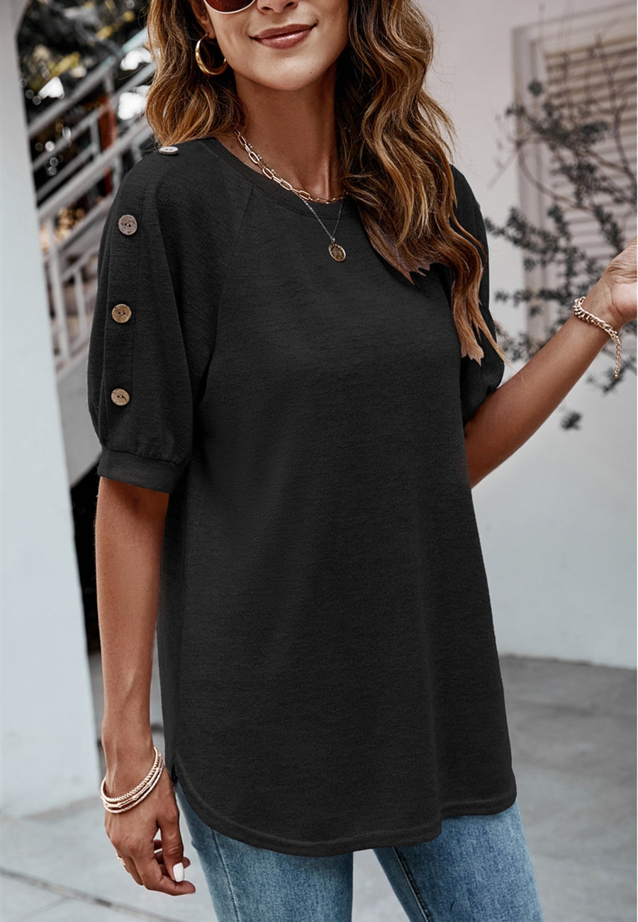 Blusa informal con mangas abotonadas en contraste