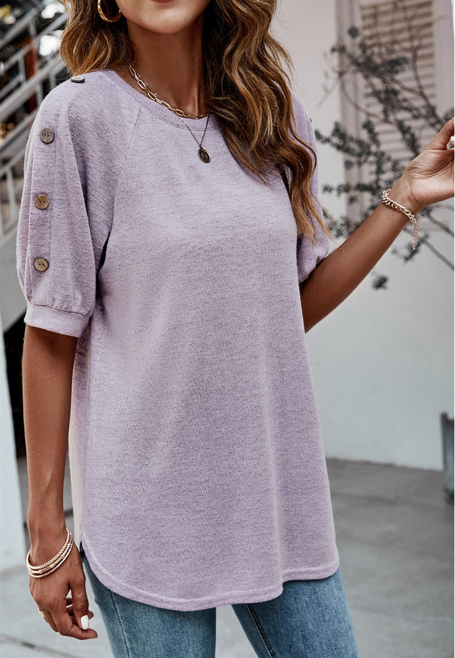 Blusa informal con mangas abotonadas en contraste