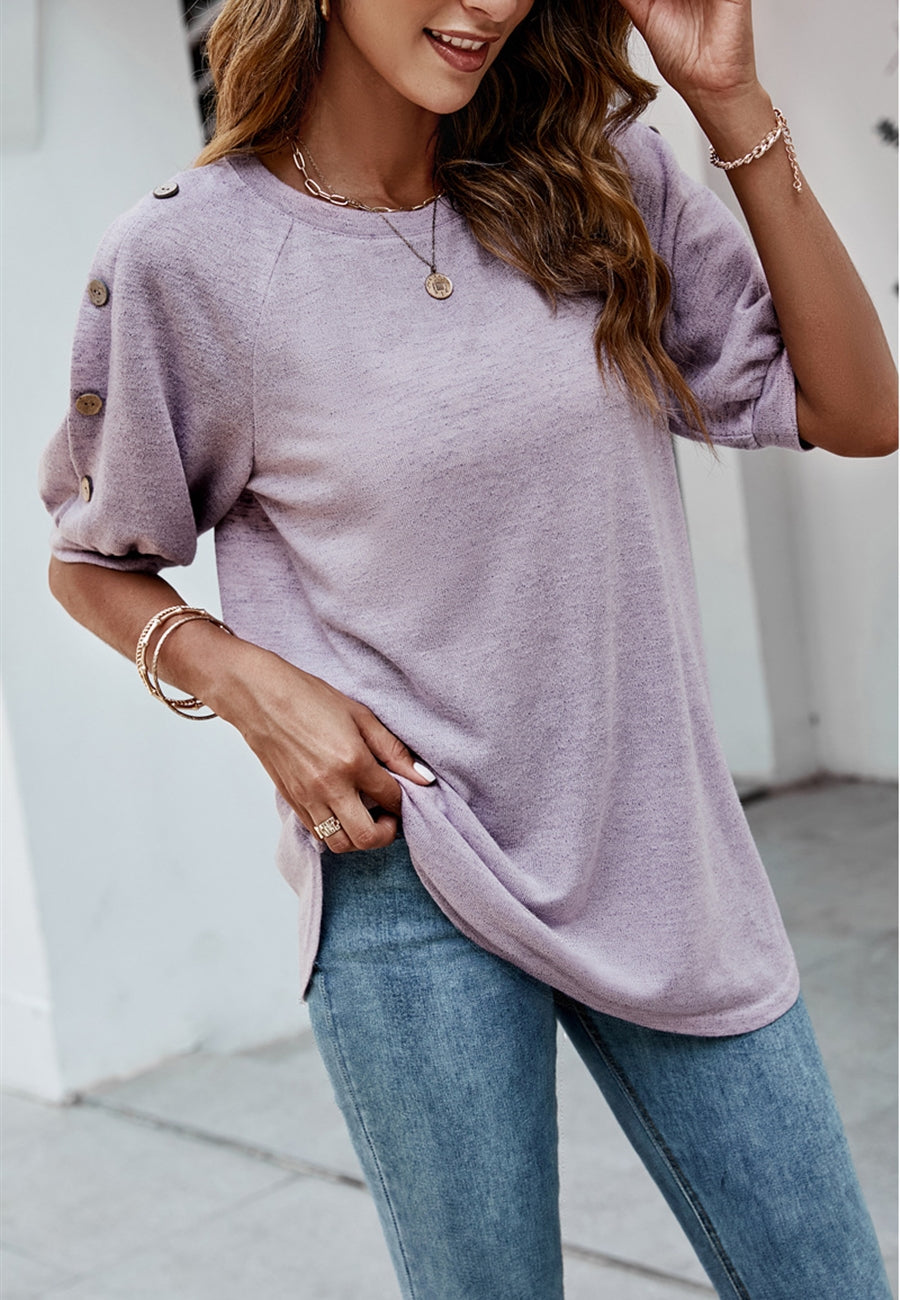 Blusa informal con mangas abotonadas en contraste