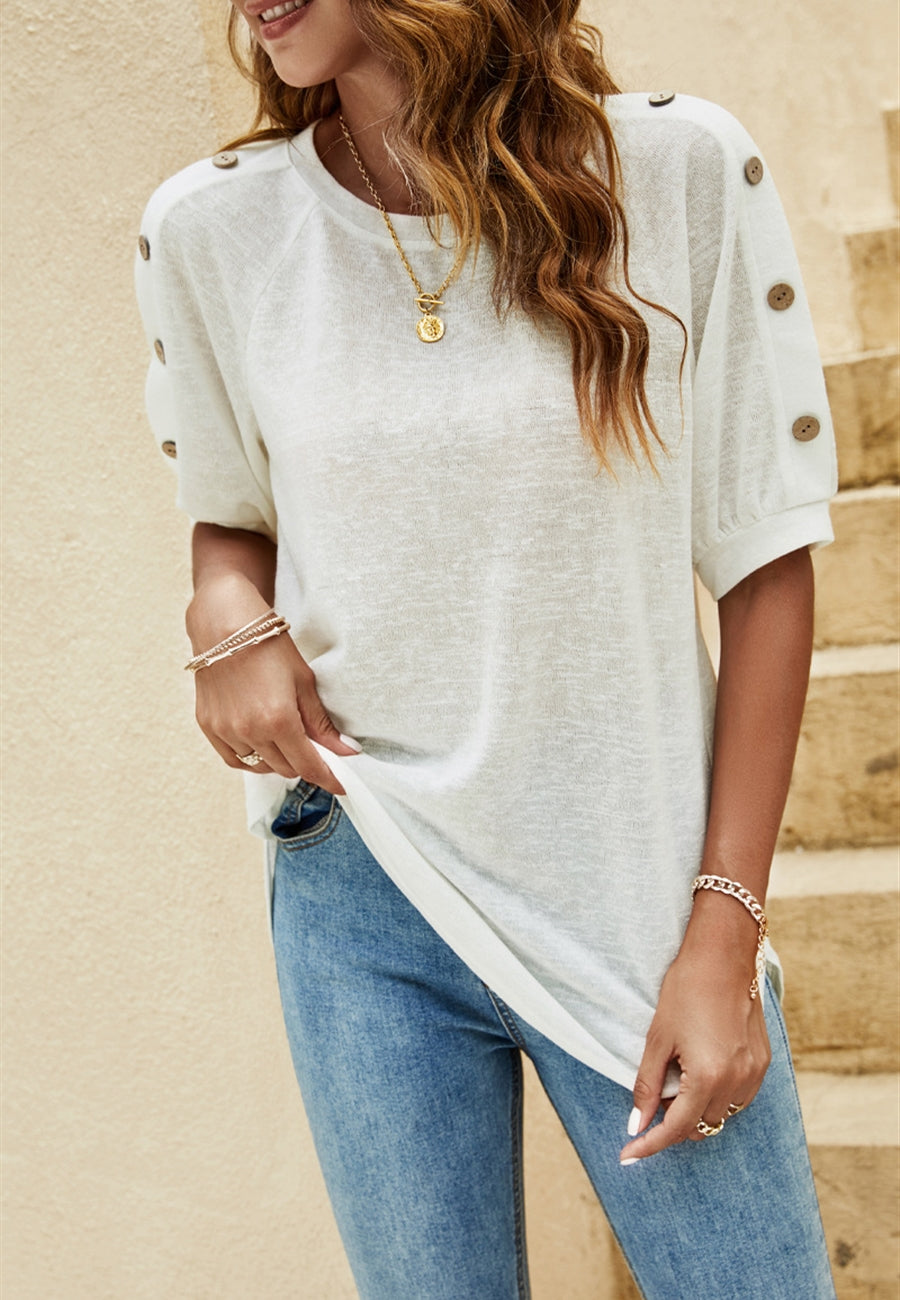 Blusa informal con mangas abotonadas en contraste