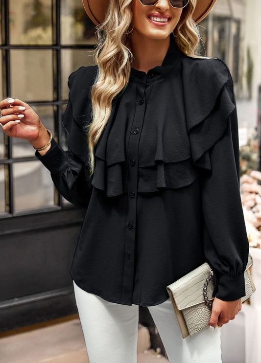 Blusa con botones y volantes en capas