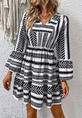 Vestido con mangas acampanadas y estampado azteca 