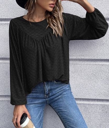 Blusa con detalle de triángulos y ojales