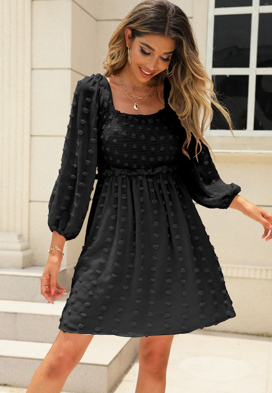 Vestido de lunares con escote cuadrado y pinza 
