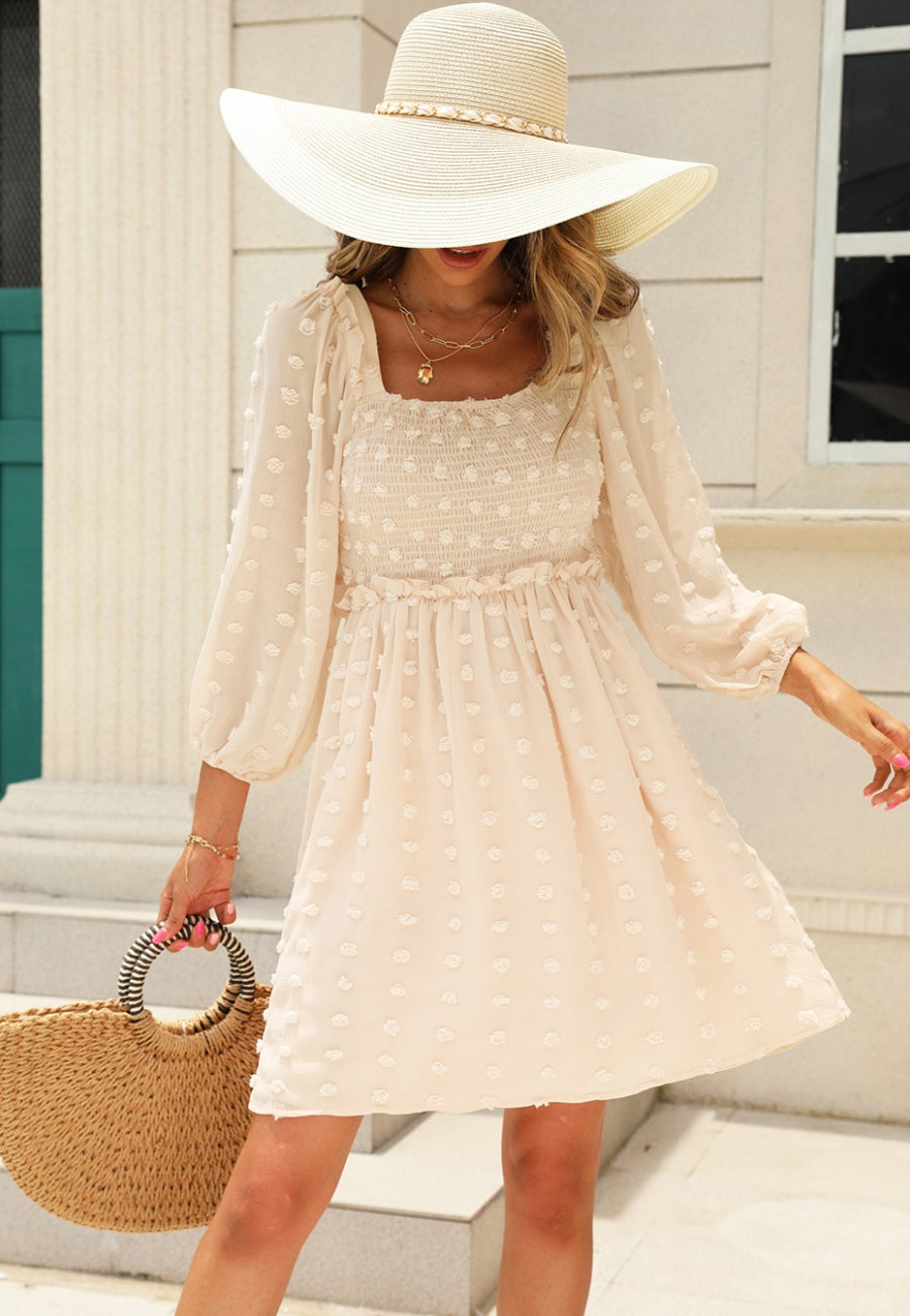 Vestido de lunares con escote cuadrado y pinza 