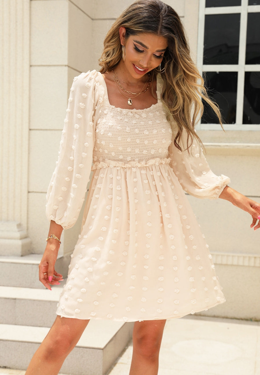 Vestido de lunares con escote cuadrado y pinza 