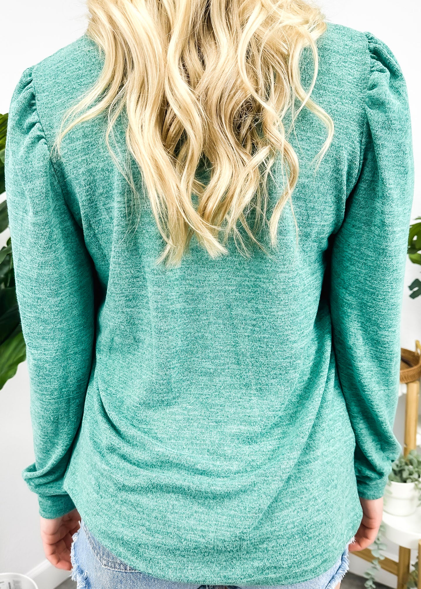 Suéter ligero con cuello cuadrado y globo 