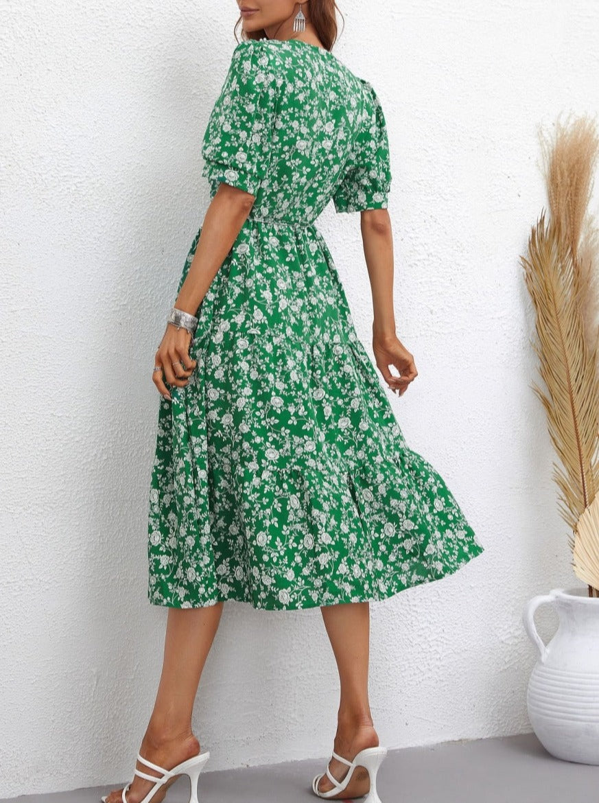 Vestido con cuello y mangas abullonadas con estampado floral