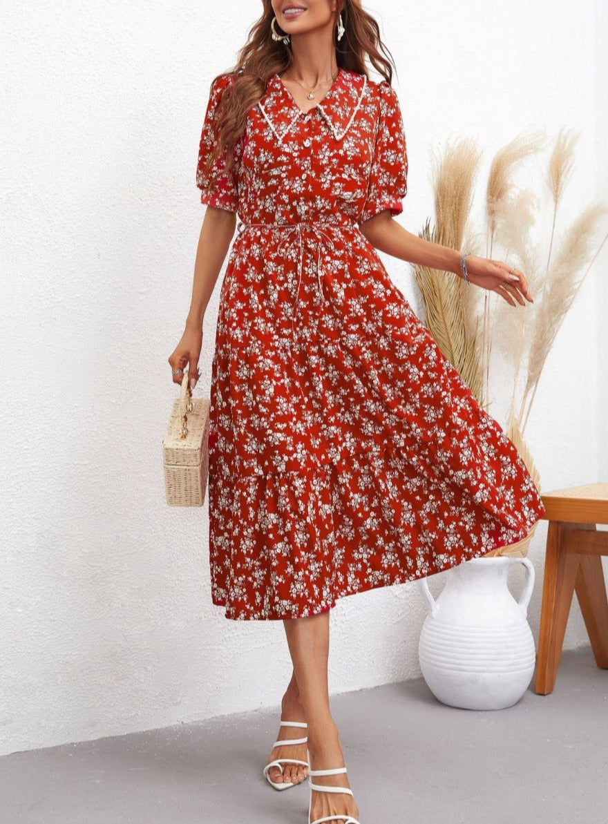 Vestido con vuelo, cuello caído y estampado floral 