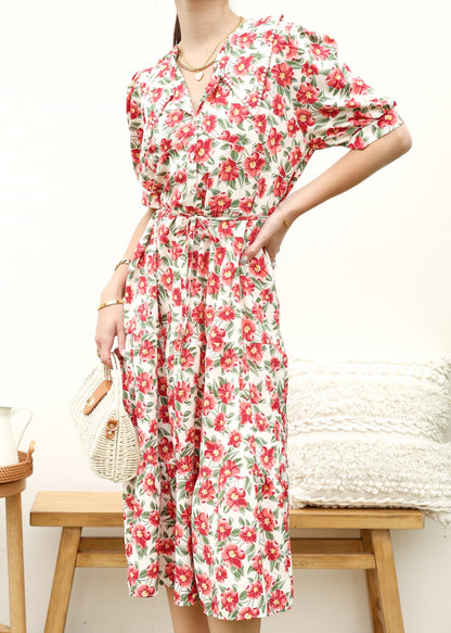 Vestido con cuello y estampado floral romántico 