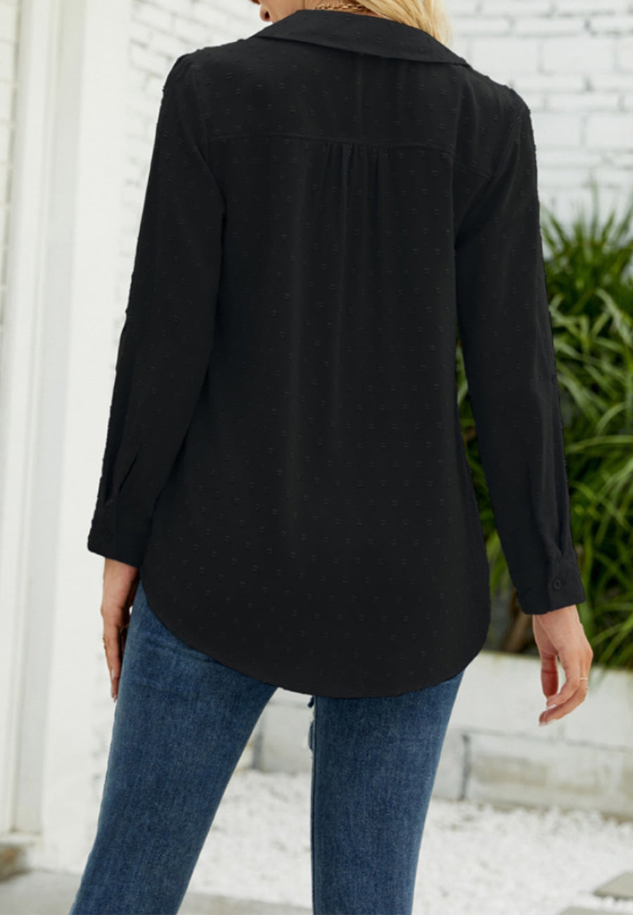 Blusa con cuello de lunares suizos 