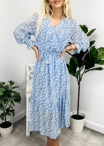 Vestido cruzado ligero con estampado floral 