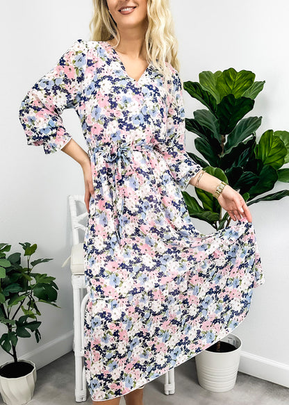 Vestido cruzado ligero con estampado floral 