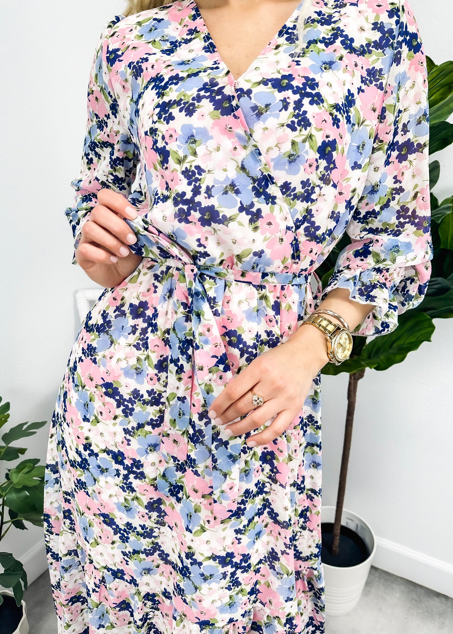 Vestido cruzado ligero con estampado floral 