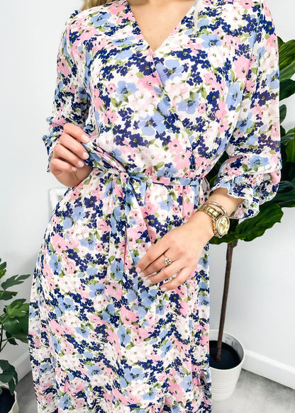 Vestido cruzado ligero con estampado floral 