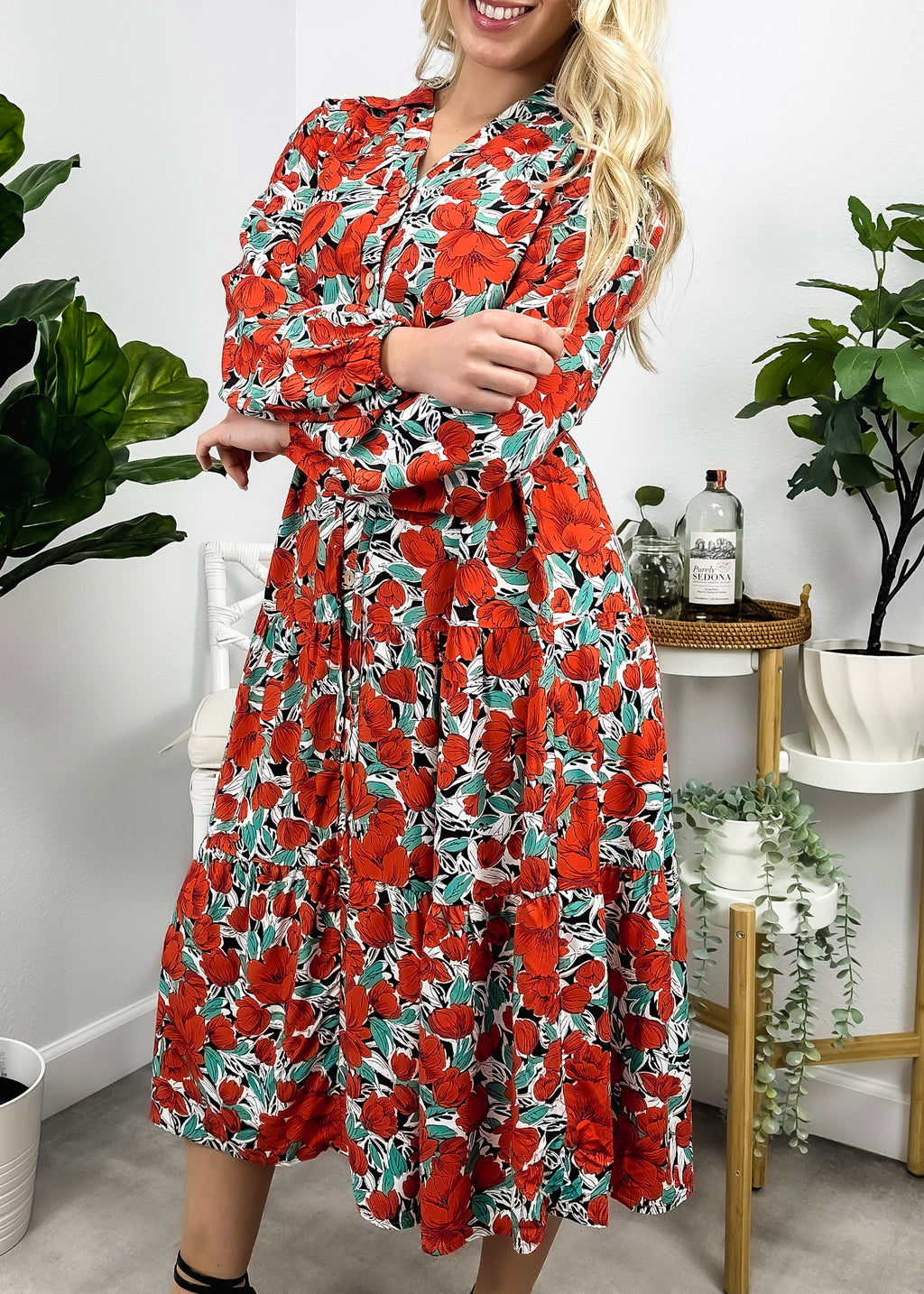 Vestido con botones y flores en escote en V 