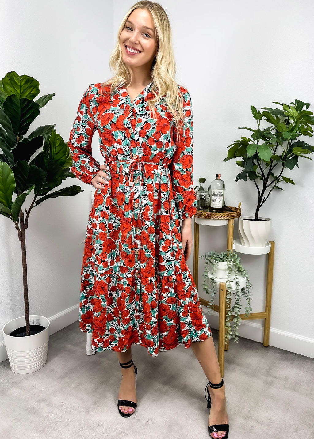 Vestido con botones y flores en escote en V 