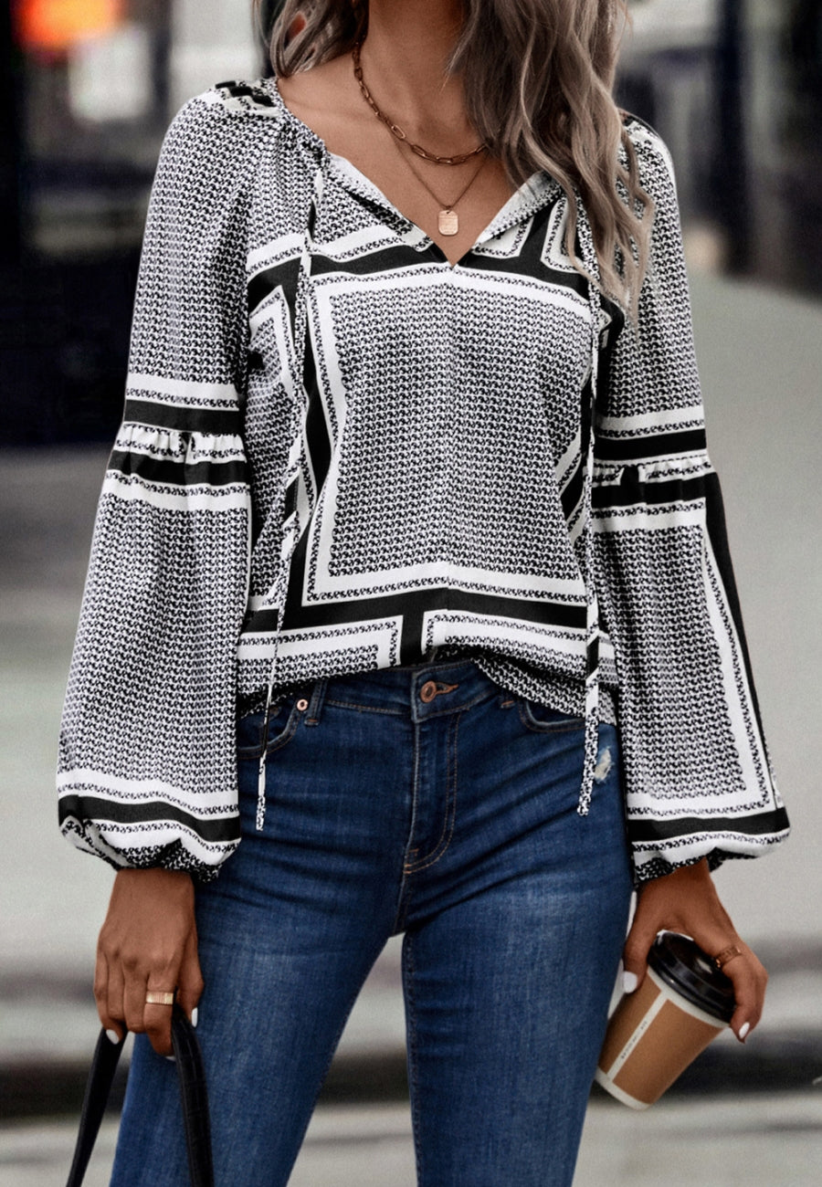 Blusa con mangas de obispo y estampado geométrico 