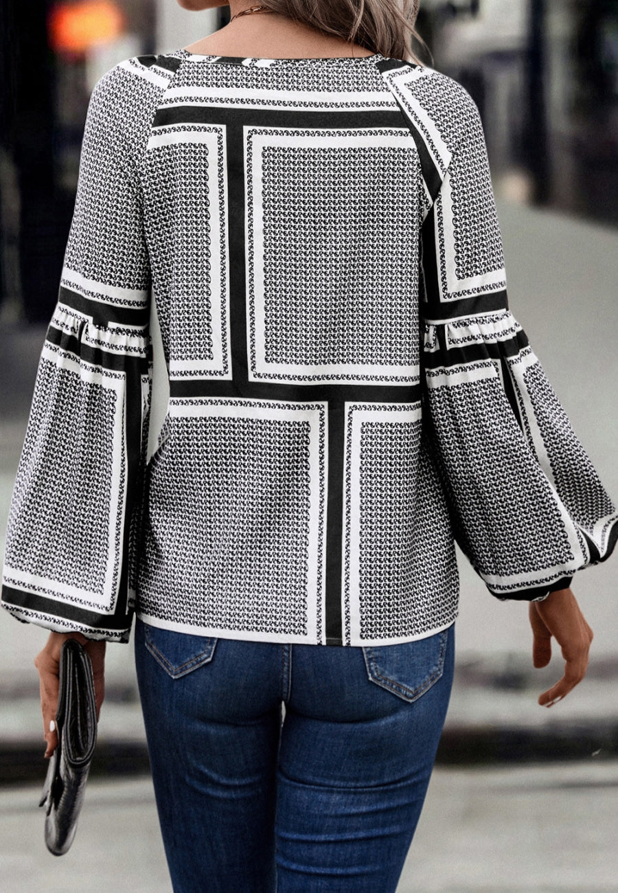 Blusa con mangas de obispo y estampado geométrico 