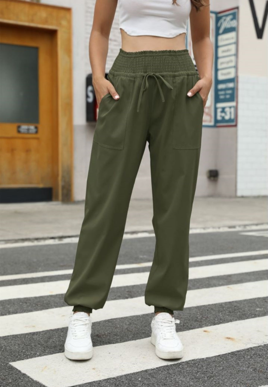 Pantalones deportivos con cintura fruncida