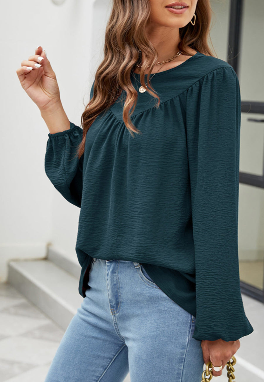 Blusa con volantes en forma de V 