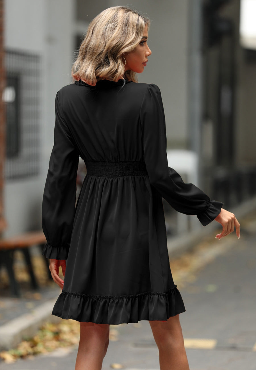 Vestido de encaje con escote en V y volantes 
