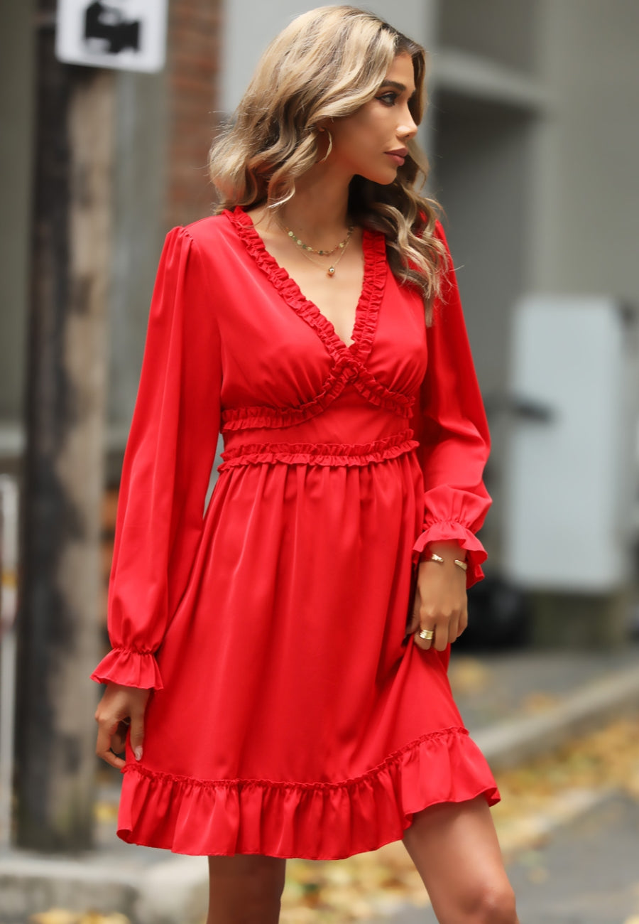 Vestido de encaje con escote en V y volantes 