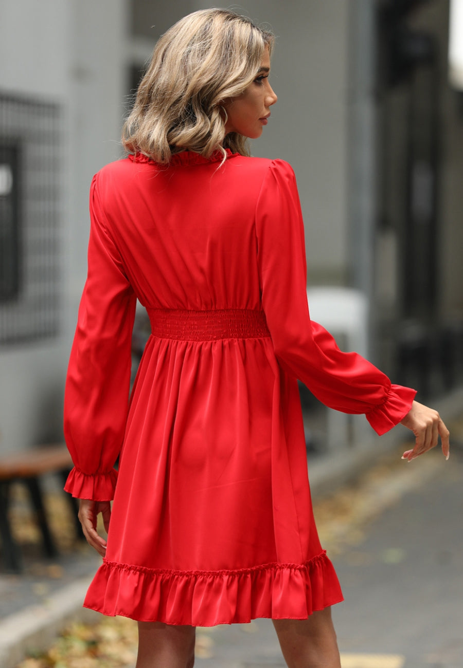 Vestido de encaje con escote en V y volantes 