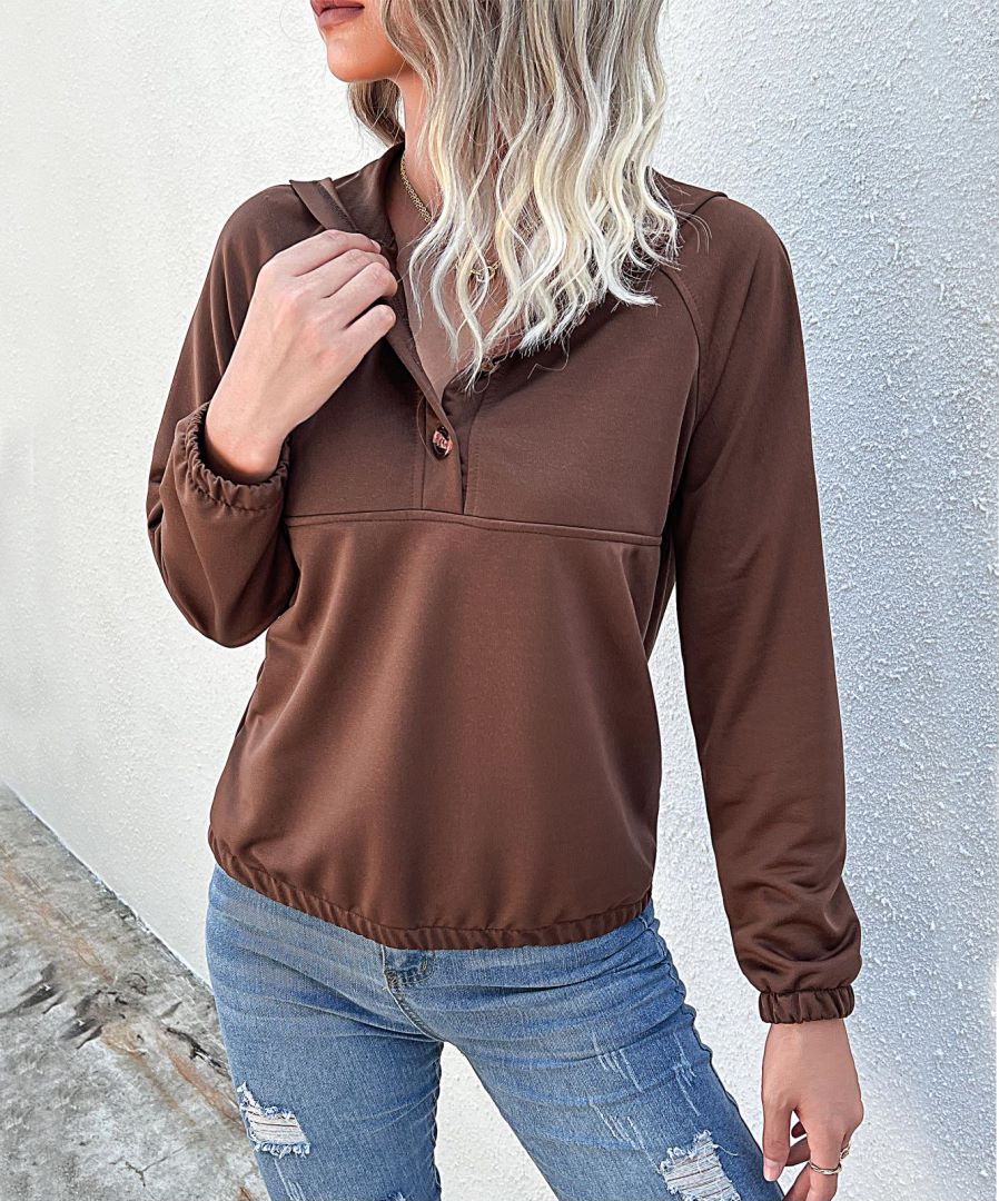 Sudadera con capucha y medio botón 