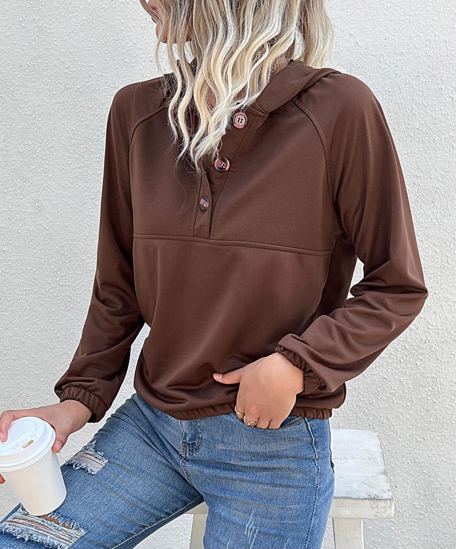 Sudadera con capucha y medio botón 