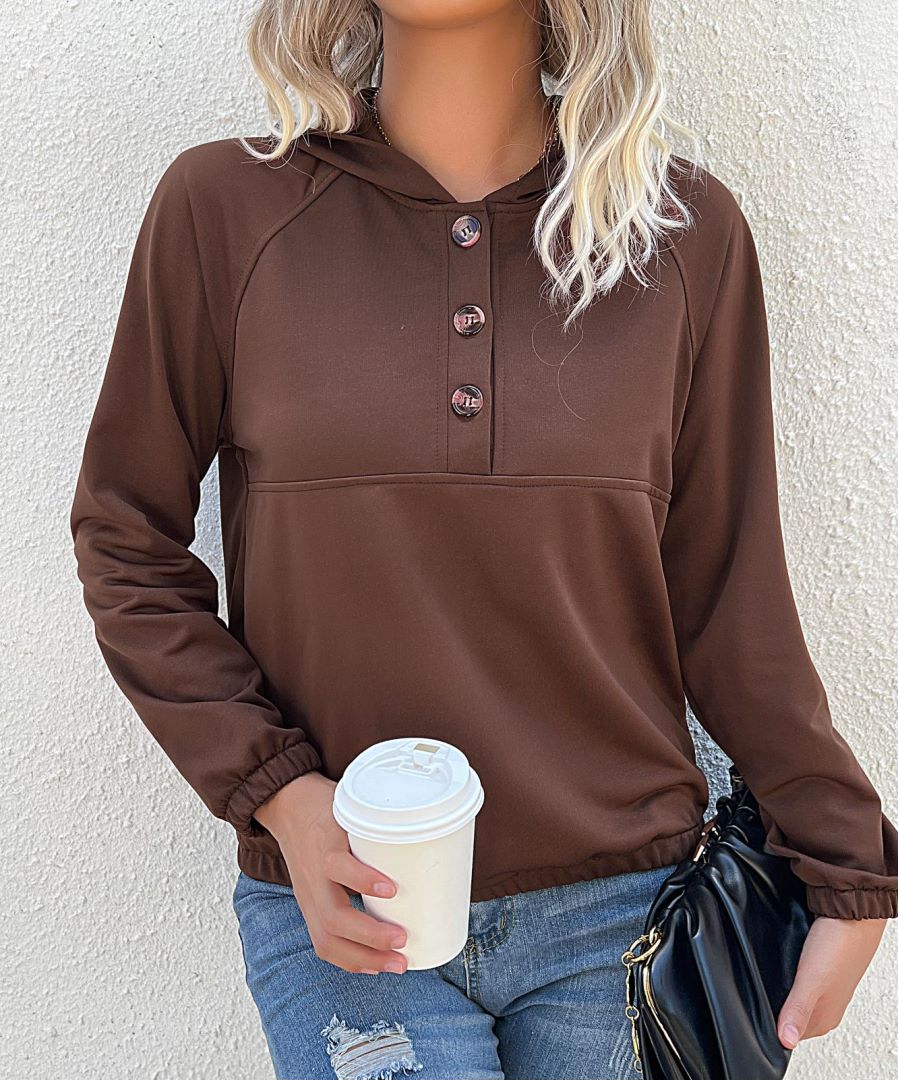 Sudadera con capucha y medio botón 