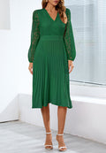 Vestido plisado con escote cruzado transparente 