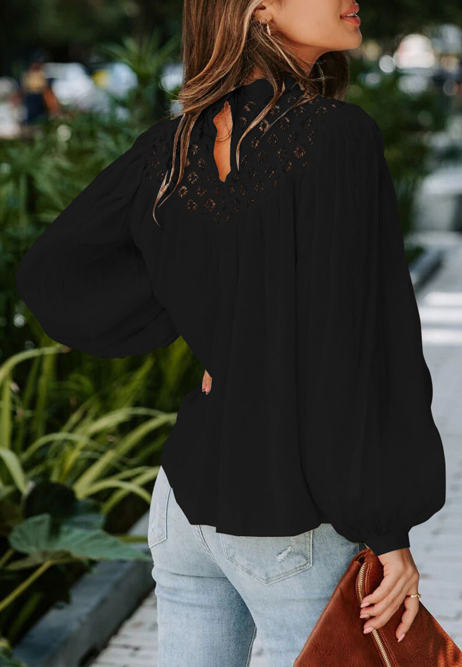Blusa con mangas de obispo y detalle de encaje 