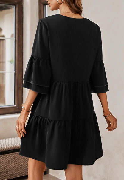 Vestido con mangas con volantes y capas de color liso 