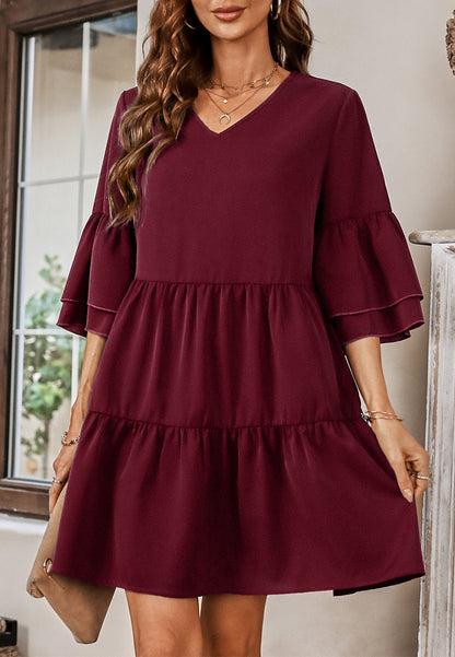 Vestido con mangas con volantes y capas de color liso 