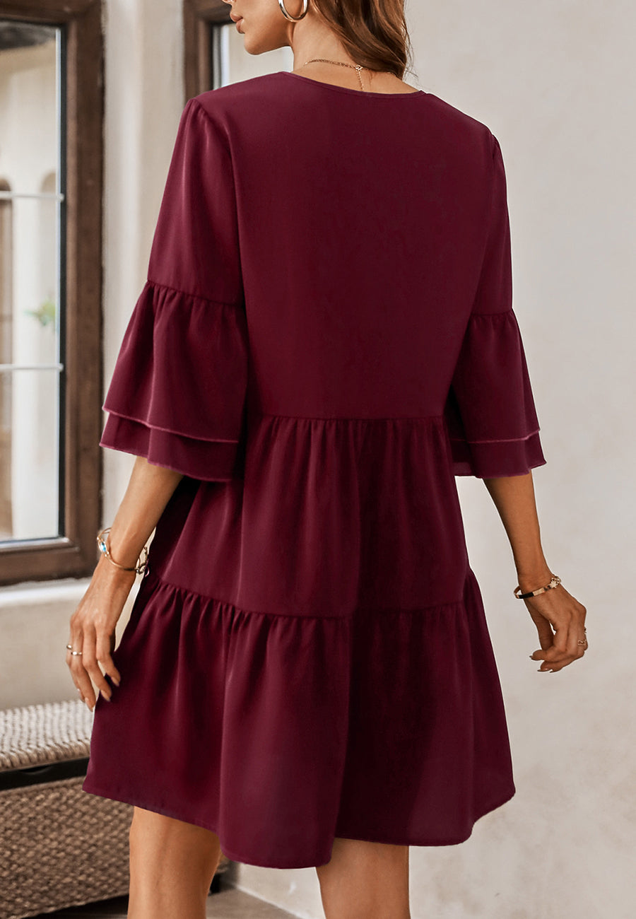 Vestido con mangas con volantes y capas de color liso 