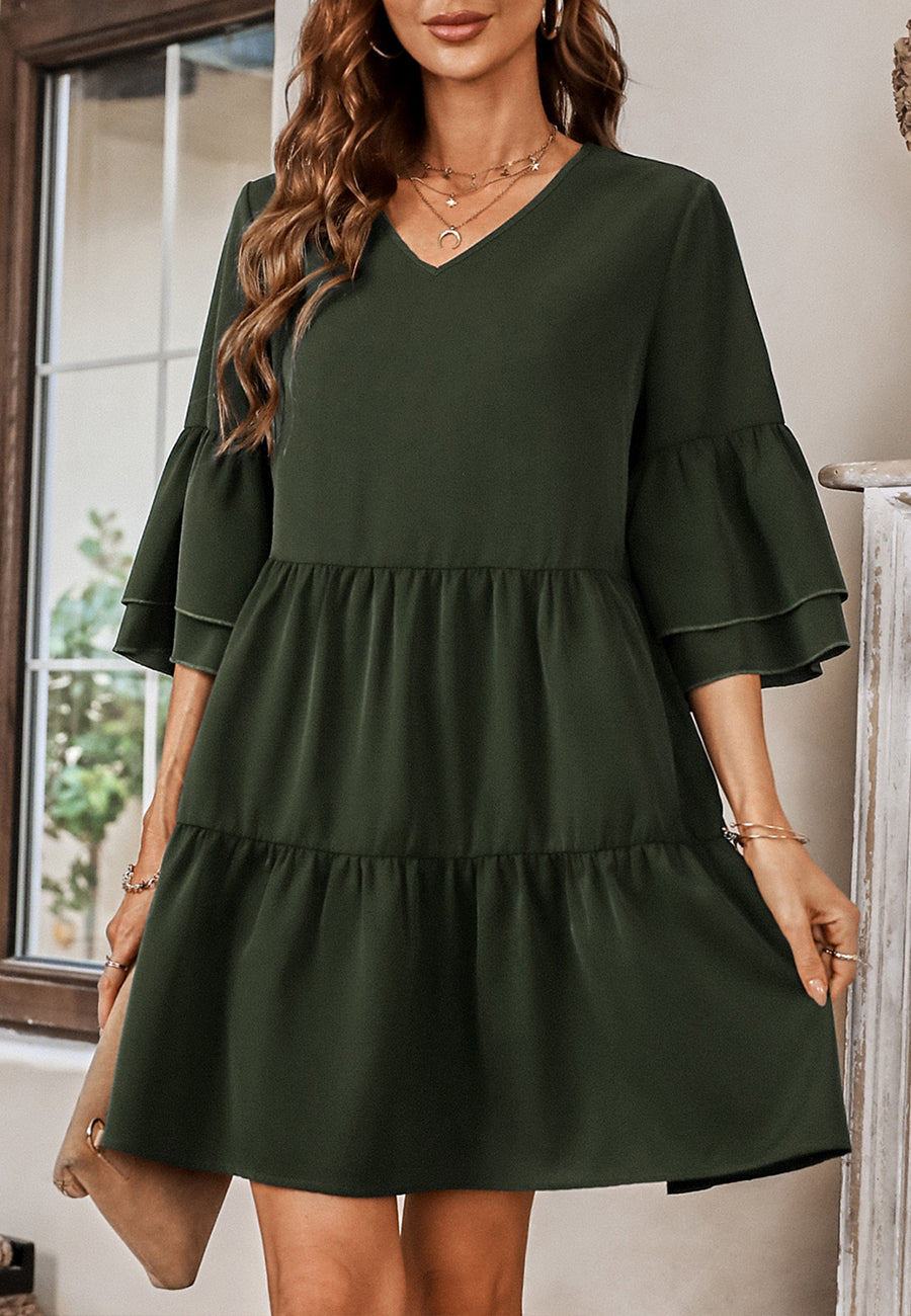 Vestido con mangas con volantes y capas de color liso 