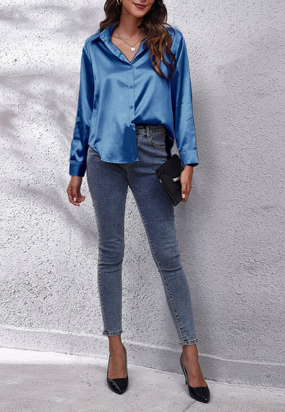 Blusa clásica de satén con botones 