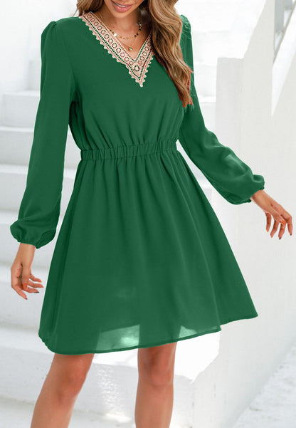Vestido con escote en V y ribete de crochet