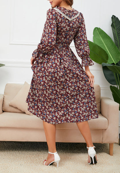 Vestido floral con cuello con ribete de encaje