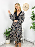 Vestido vintage con flores y ribete de encaje