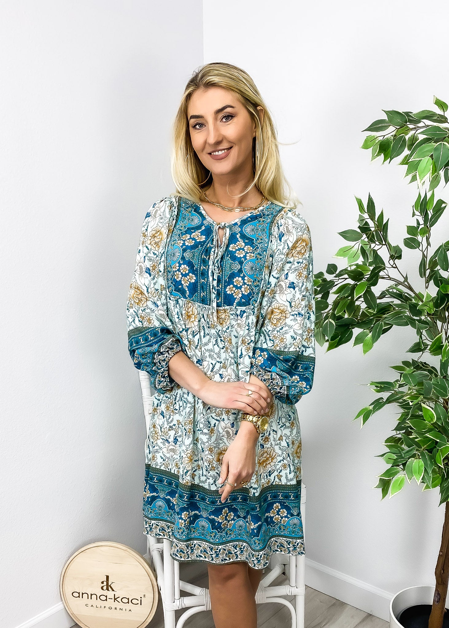 Vestido bohemio con cuello atado 