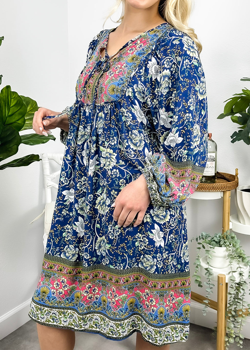 Vestido bohemio con cuello atado 