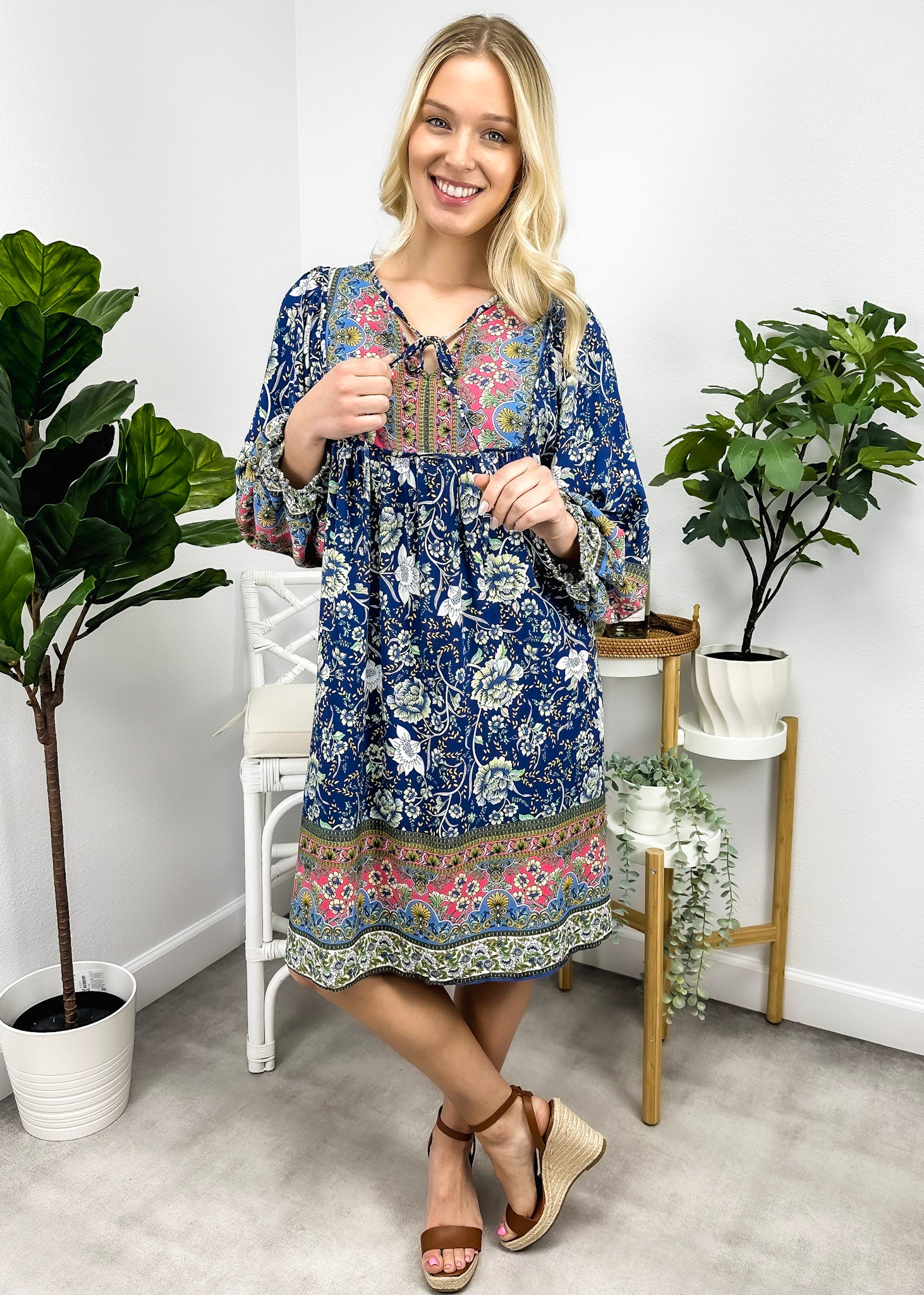 Vestido bohemio con cuello atado 