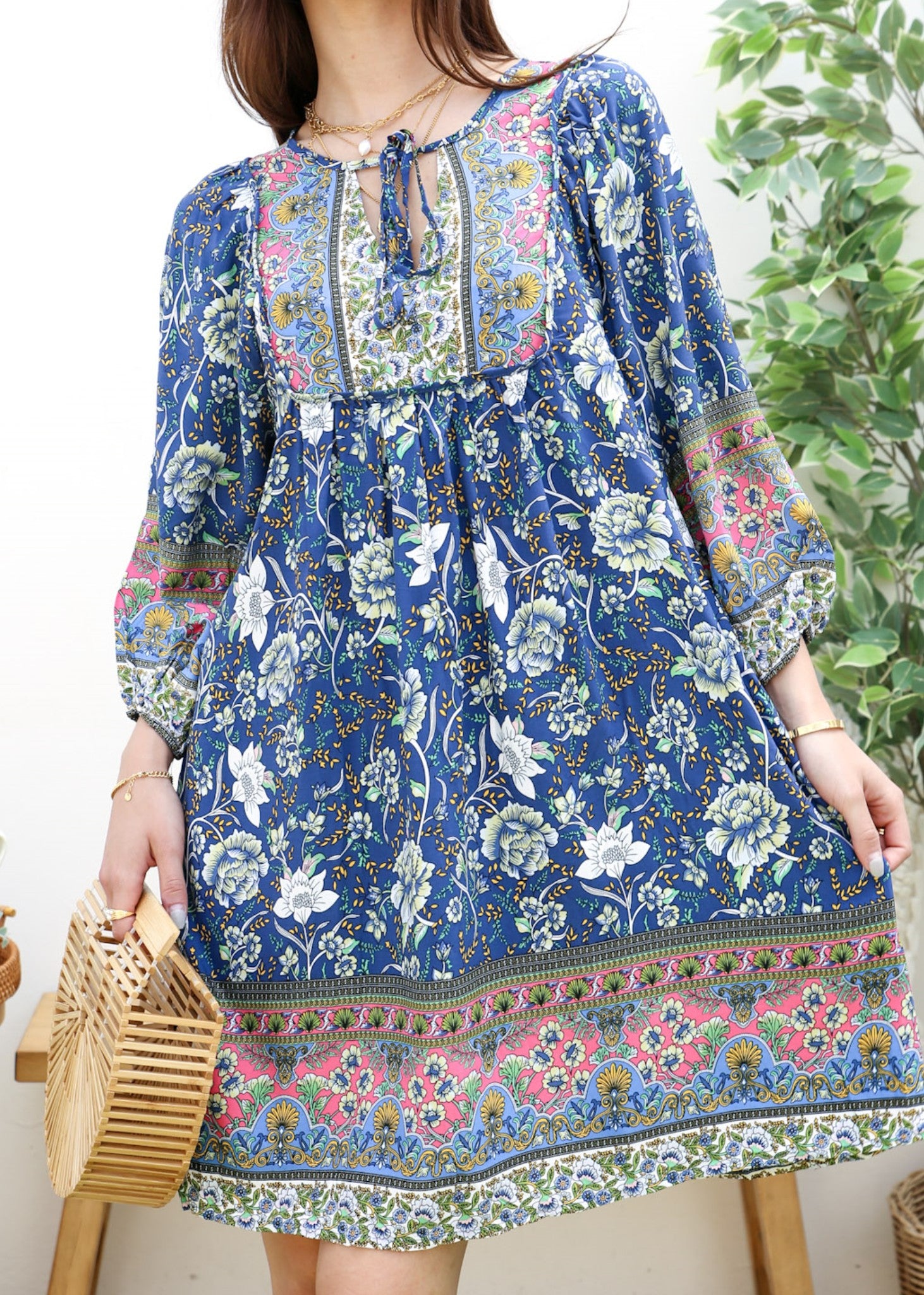 Vestido bohemio con cuello atado 