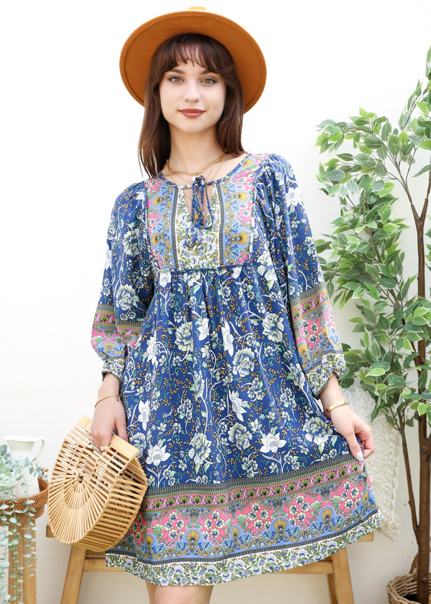Vestido bohemio con cuello atado 