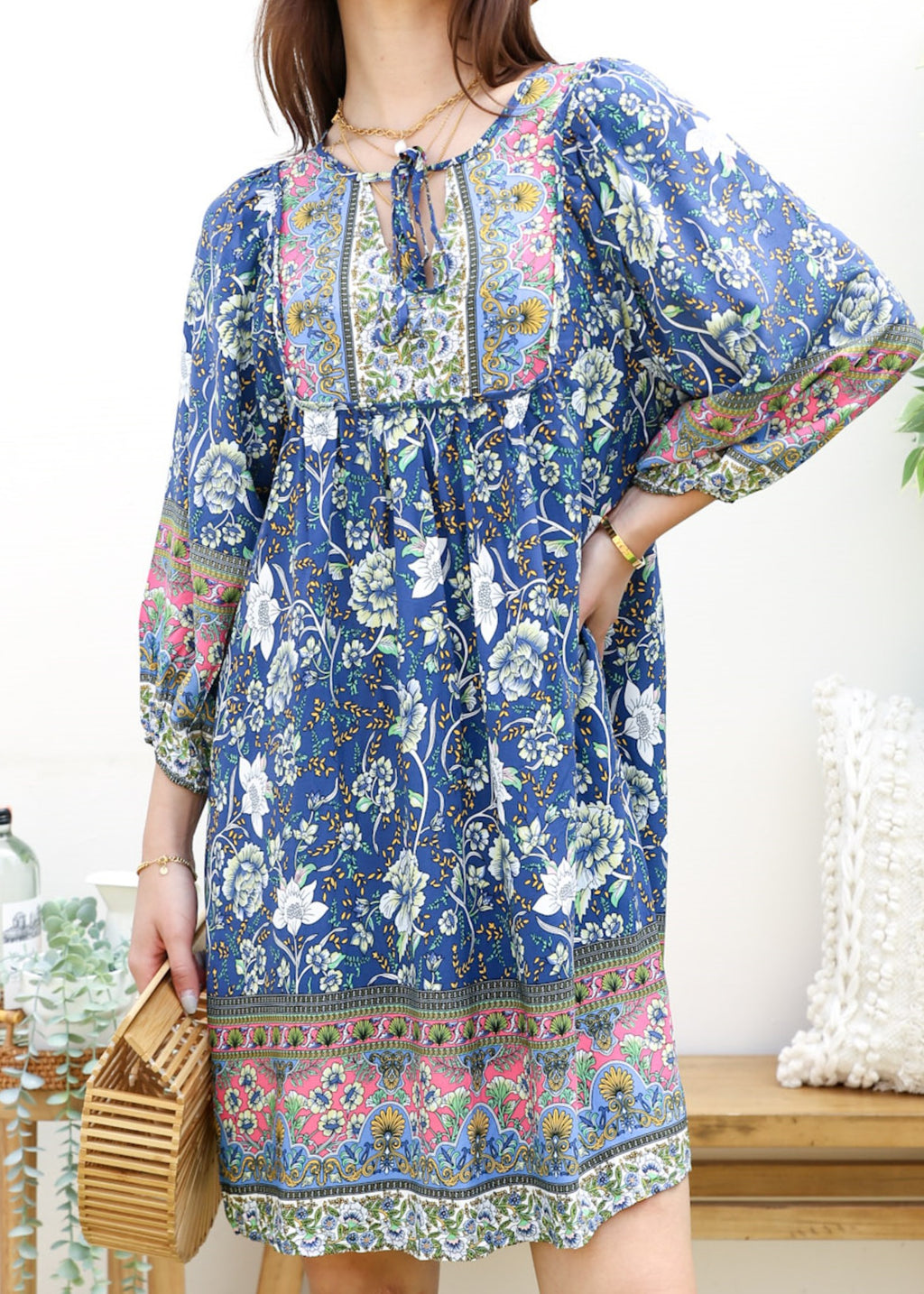 Vestido bohemio con cuello atado 