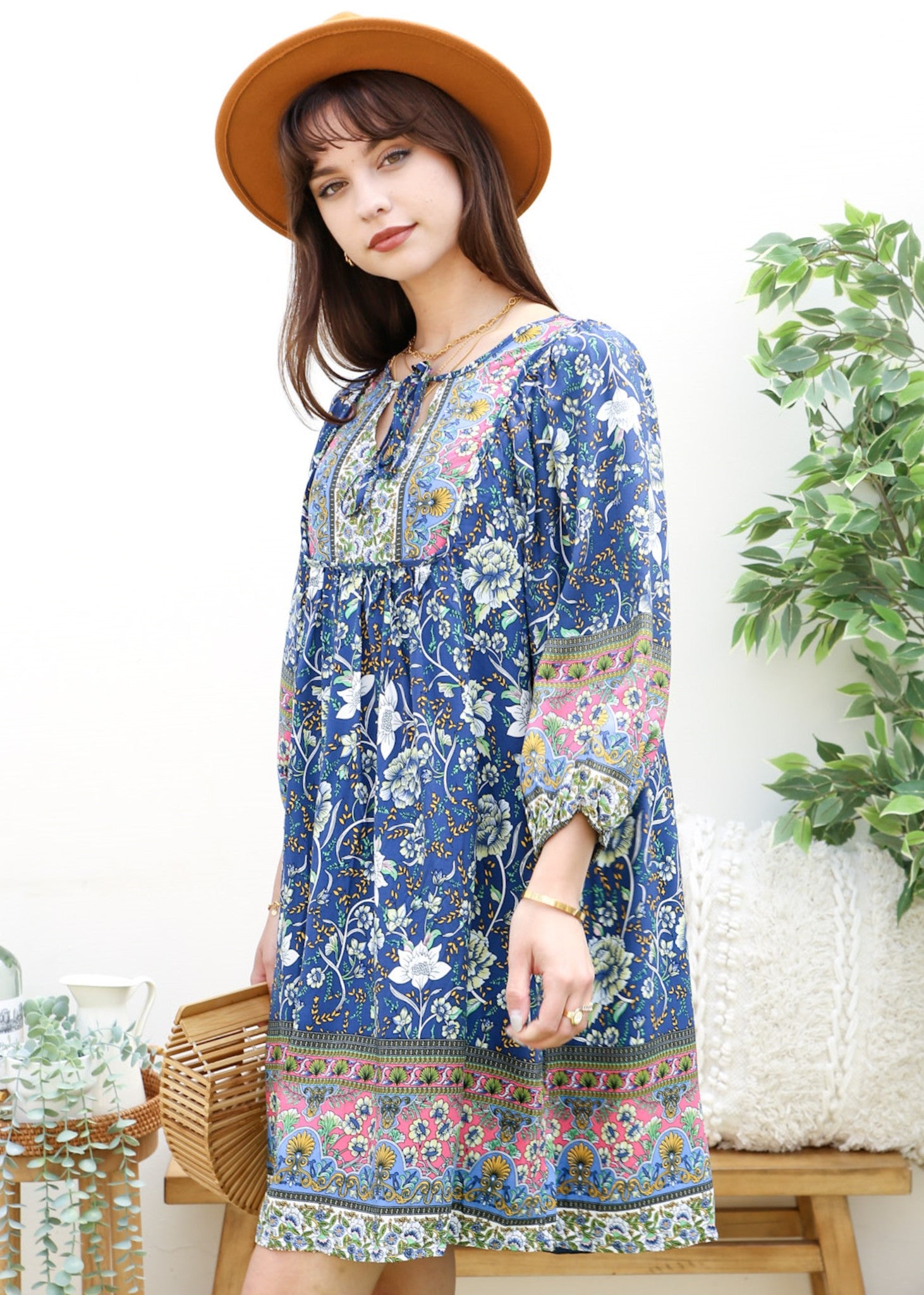 Vestido bohemio con cuello atado 
