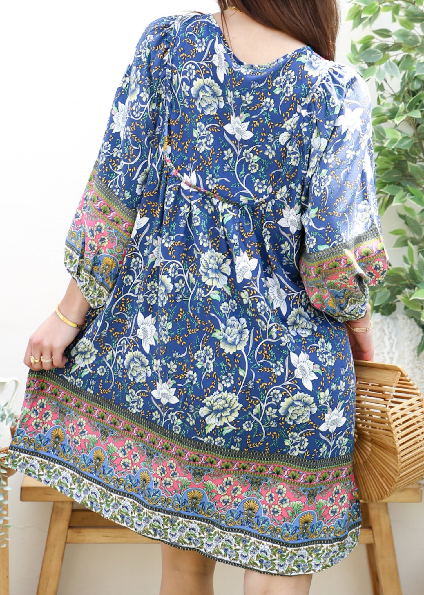 Vestido bohemio con cuello atado 
